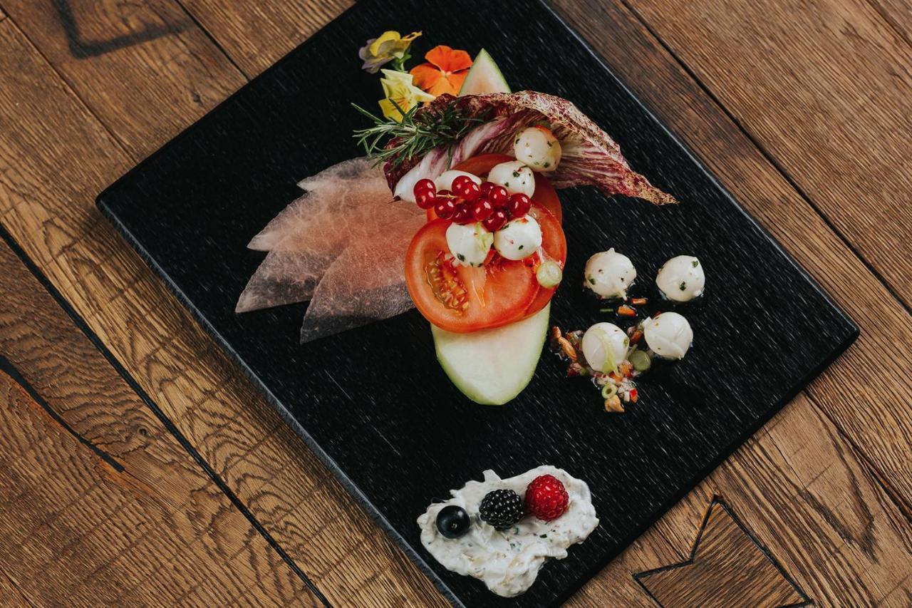 Ortner'S Resort Bad Füssing Екстериор снимка A plate of cured and smoked reindeer