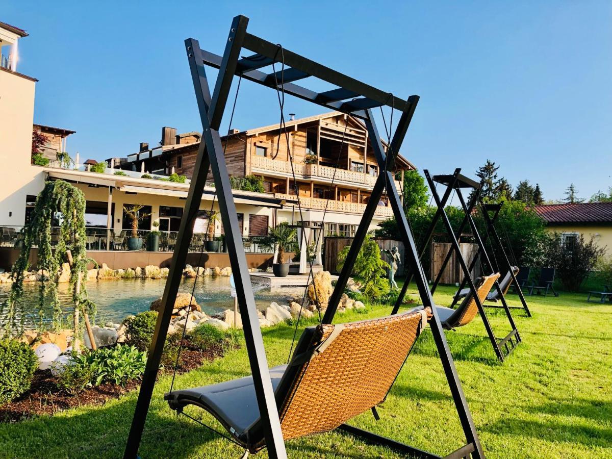 Ortner'S Resort Bad Füssing Екстериор снимка A swing